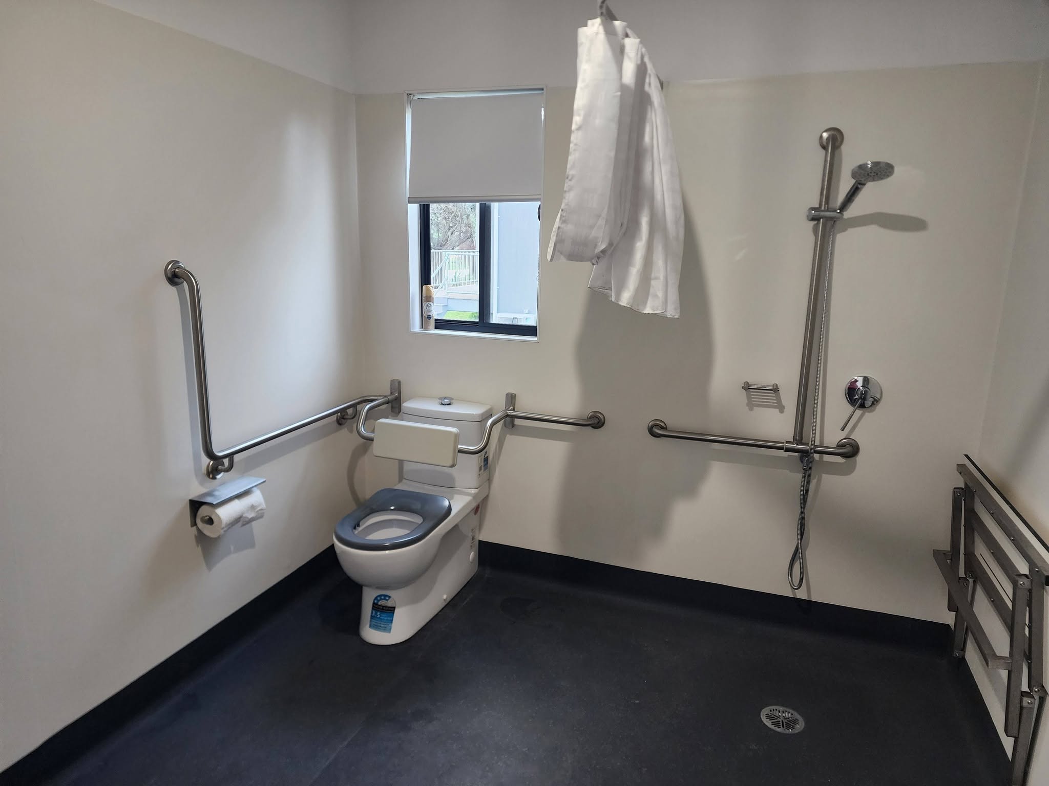 Bathroom inside the Green Lake cabin